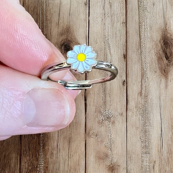 Adjustable Fidget Spinner Daisy Flower Rings - Picture 5 of 11